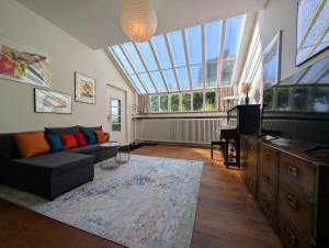 Lovingly furnished apartment close to the lake