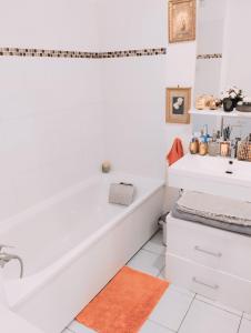 Sejours chez l'habitant Colocation Chambre Meublee en face la gare de le Mee-sur -Seine : photos des chambres