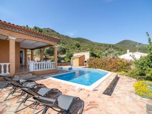 Villas Villa in Roquebrun with Private Pool : photos des chambres