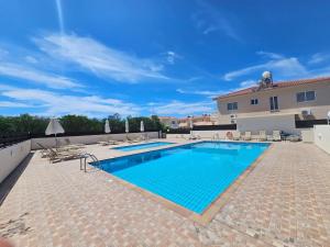 1BR Apt, Huge Balcony, Walk to Nissi Beach