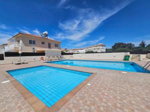 1BR Apt, Huge Balcony, Walk to Nissi Beach