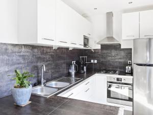 Maisons de vacances Holiday Home in Brignoles with Private Pool : photos des chambres