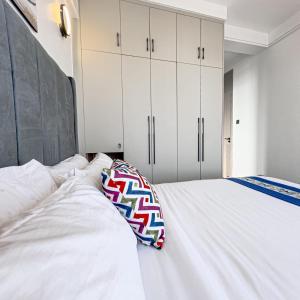 modern executive three bedroom apartment which features a swimming pool, state of the art fully equipped gym andmodern unmatched luxurious facilities which offfers luxury lifestyle