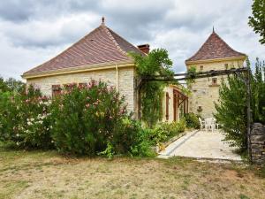 Maisons de vacances Cosy holiday home with swimming pool : photos des chambres