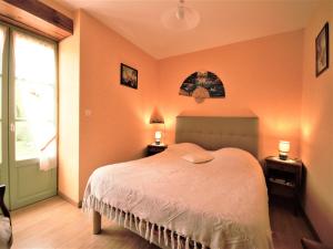 Maisons de vacances Cosy holiday home with swimming pool : photos des chambres
