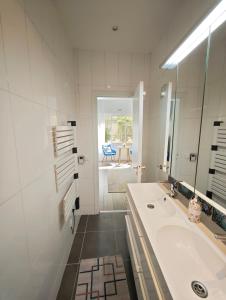 Appartements Luxury Garden 3P Apt Near Arc de Triomphe 2 Patios : Appartement 2 Chambres avec Terrasse