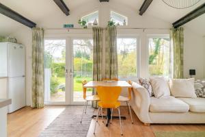Beech Hut - a streamside family escape near Salcombe and Beaches