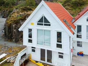 6 person holiday home in Urangsvåg