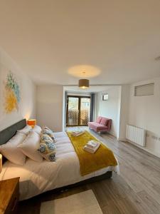 Great Quiet & Brand New Flat With Great Transport Links in Bushey