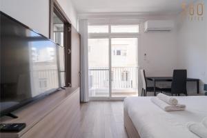 Studio Homes with WIFI & AC just steps to Seafront by 360 Estates