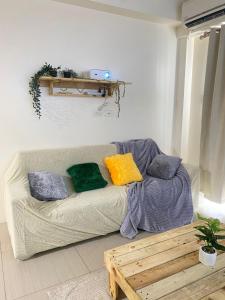 Cozy Room in Modern Paraaque Condo with 2 Bedrooms