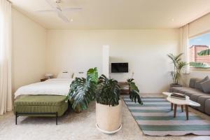 1BR Gem Fully Furnished Great Location