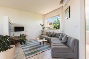 1BR Gem Fully Furnished Great Location