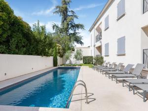 Attractive Holiday Home in Malaucène with Terrace
