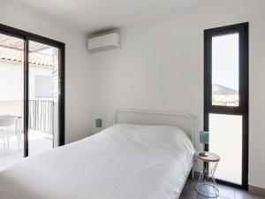 Attractive Holiday Home in Malaucène with Terrace