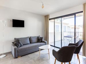 Attractive Holiday Home in Malaucène with Terrace