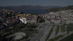 Corner House Central Next To The Lake