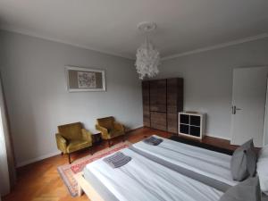 Top Center Apartment 7