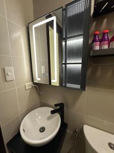 2BR Condo in Makati- Good for 6!