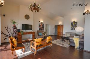 EKOSTAY - Skyfall Cloud 9 Villa