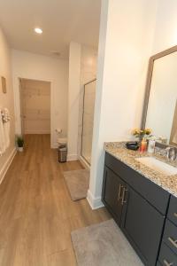 Beautiful Apartment in Concord with swimming pool and Gymn