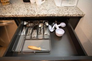 Beautiful Apartment in Concord with swimming pool and Gymn