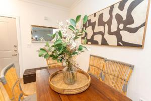 Beautiful Apartment in Concord with swimming pool and Gymn