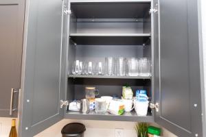 Beautiful Apartment in Concord with swimming pool and Gymn