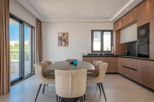 Luxury Villa - New Building with pool and Fantastic Side Sea View