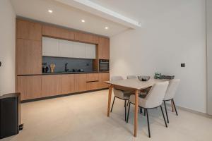 Luxury Villa - New Building with pool and Fantastic Side Sea View