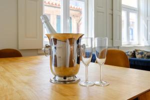 Magnolia 5 Luxury with AC Metro Downtown Porto