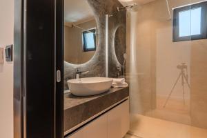 Luxury Villa - New Building with pool and Fantastic Panoramic Sea View