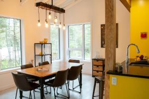 Country Comfort - Woods & RiverLa Sittelle