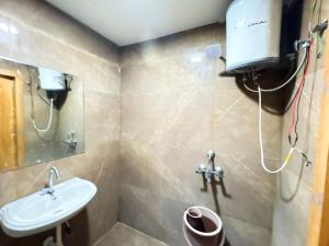 Hotel Nenu-Mal ajmer AC OR NON AC Both Room