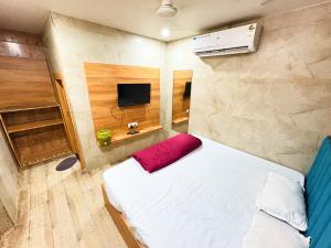 Hotel Nenu-Mal ajmer AC OR NON AC Both Room