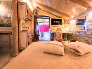 Domus Corneliæ - Romantico Attico Roman & Jacuzzi - Metro A Cornelia