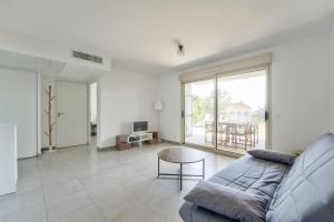 Appartements Lovely 1BR with garden, private parking & Sea View : photos des chambres