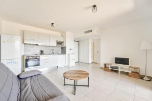 Appartements Lovely 1BR with garden, private parking & Sea View : photos des chambres