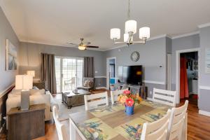 Less Than 2 Mi to Coast Condo with Pool in Myrtle Beach