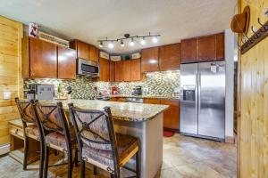 1 Mi to Marina Frisco Condo with Mtn-View Balcony!