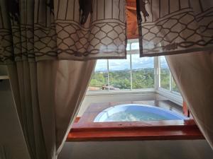 Luxurious country cabin, BBQ, Jacuzzi, TV, WiFi