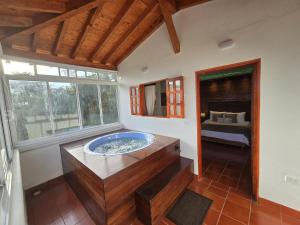 Luxurious country cabin, BBQ, Jacuzzi, TV, WiFi