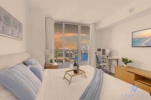 Balcony with Infinite Views - Poolside Comfort