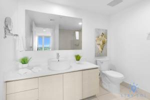 Balcony with Infinite Views - Poolside Comfort