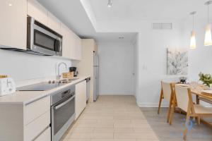 Balcony with Infinite Views - Poolside Comfort