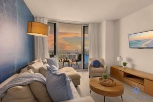 Balcony with Infinite Views - Poolside Comfort