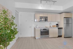 Balcony with Infinite Views - Poolside Comfort