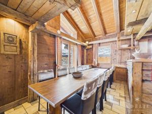 Appartement skis aux pieds 160m² pour 14 pers, 5 ch, parking, cheminée, WiFi - FR-1-398-681
