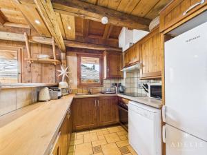 Appartement skis aux pieds 160m² pour 14 pers, 5 ch, parking, cheminée, WiFi - FR-1-398-681