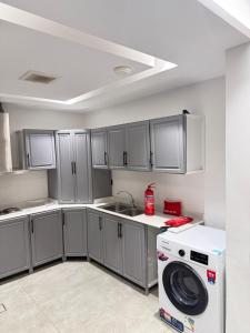 شقة مودرن ثلاث غرف نوم وصالة